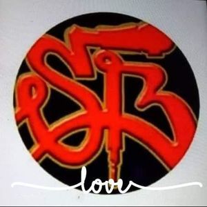 Meet your Posher, Dellena